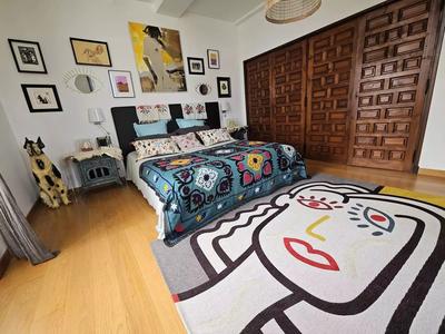 Maison - 365 m² - 8 pièces