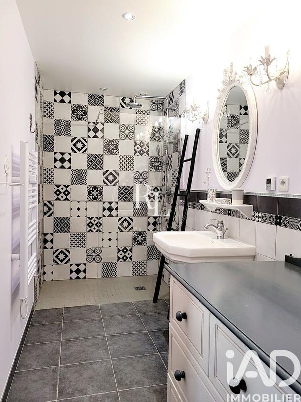 Maison - 335 m² - 13 pièces