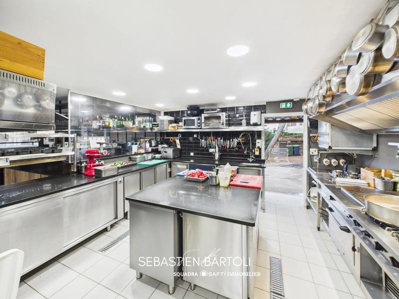 Local commercial - 219 m²