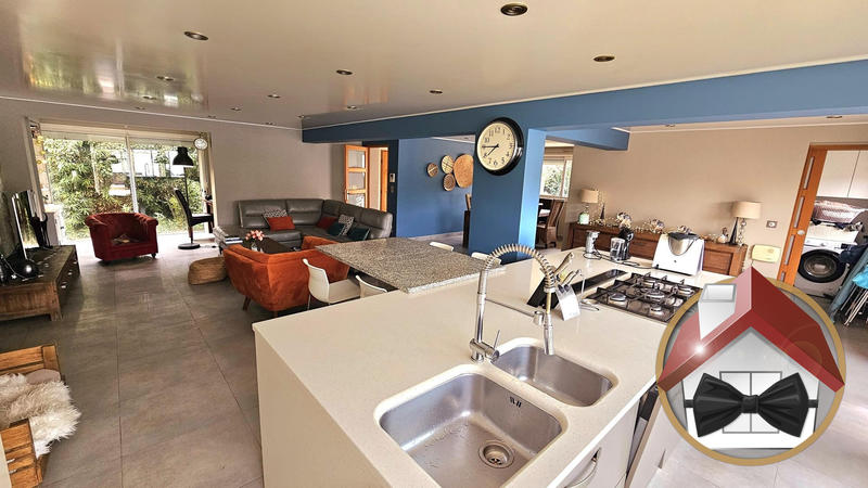 Maison - 206 m² - 5 pièces