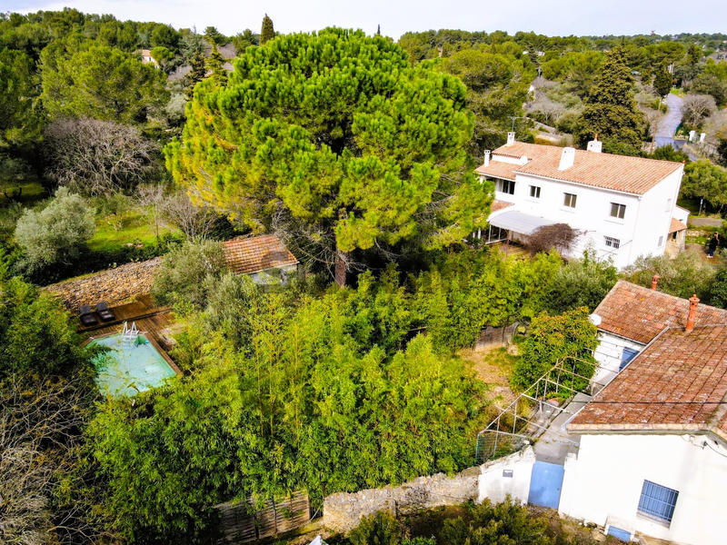 Maison - 221 m² - 7 pièces