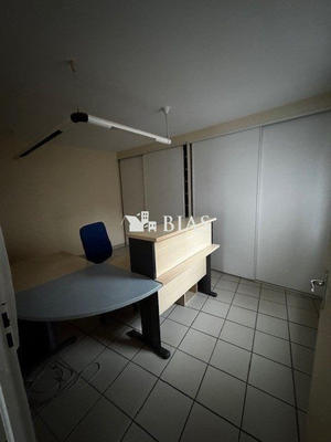 Local d'activités - 77 m²