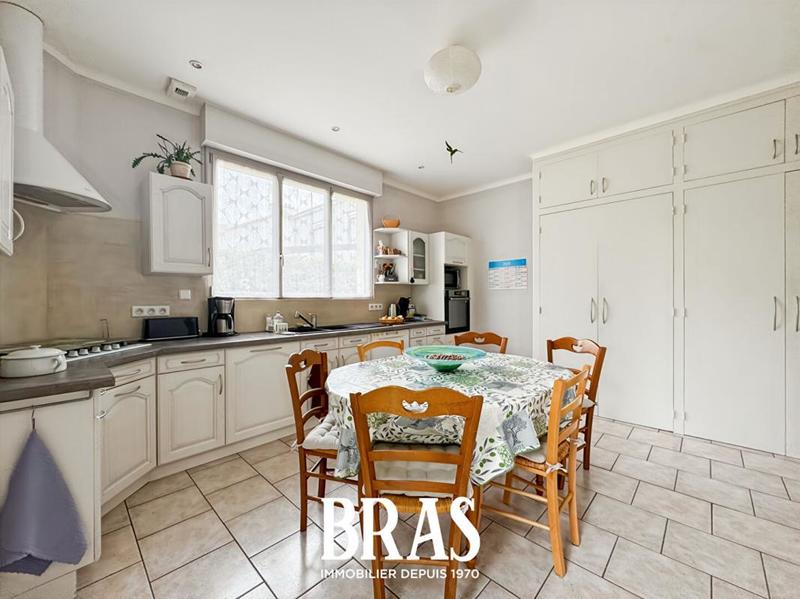 Maison - 160 m² - 10 pièces