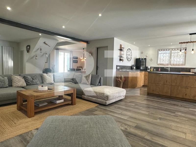 Maison - 181 m² - 7 pièces