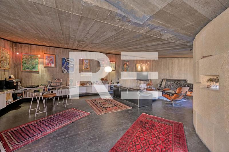 Maison - 250 m² - 9 pièces