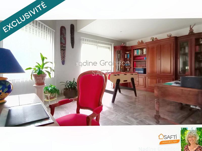 Villa - 259 m² - 9 pièces