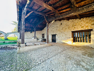 Maison - 362 m² - 9 pièces