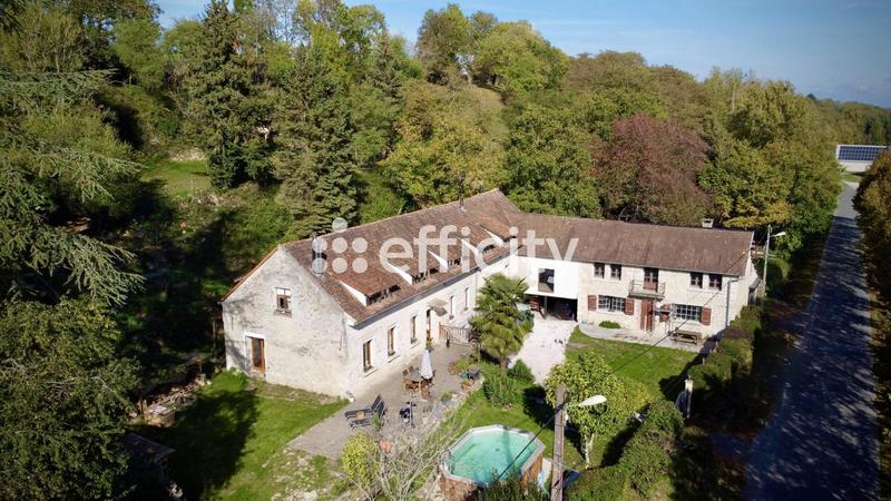 Maison - 211 m² - 9 pièces