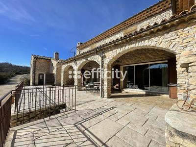 Maison en pierre - 550 m² - 18 pièces