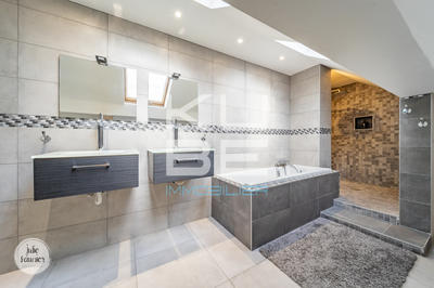 Maison - 183 m² - 7 pièces