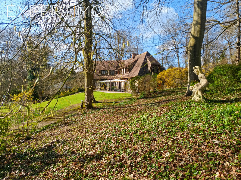 Maison - 388 m² - 11 pièces