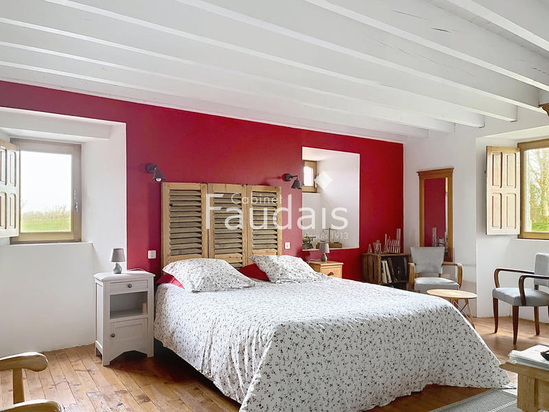 Maison - 280 m² - 10 pièces