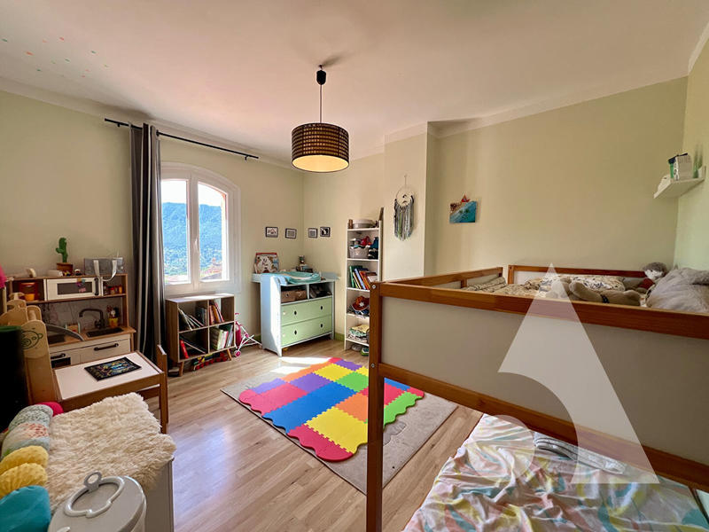 Maison - 182 m² - 7 pièces