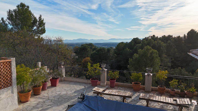 Maison - 220 m² - 6 pièces