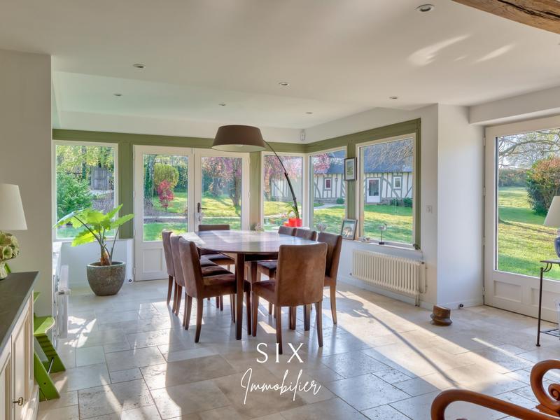 Maison - 240 m² - 10 pièces