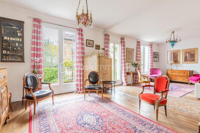 Demeure - 257 m² - 11 pièces