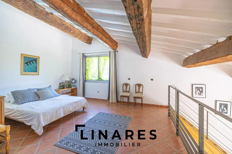 Maison - 340 m² - 8 pièces