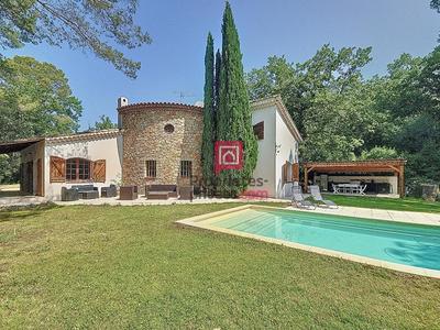 Villa - 220 m² - 9 pièces