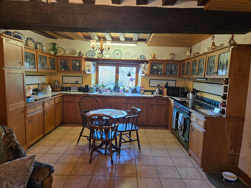 Maison - 220 m² - 6 pièces