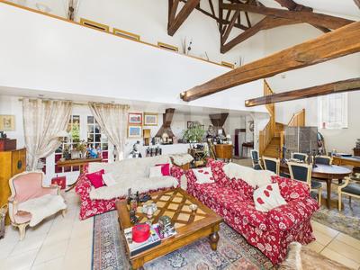 Appartement - 180 m² - 6 pièces