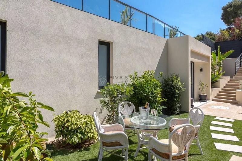 Villa - 340 m² - 6 pièces