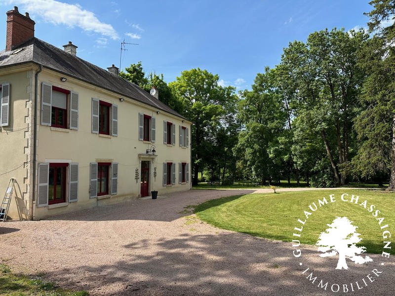 Maison traditionnelle - 220 m² - 7 pièces