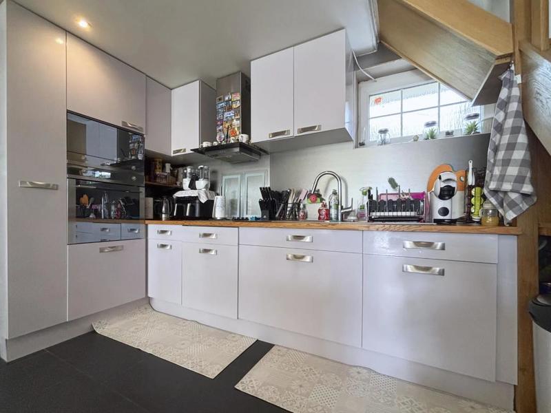 Maison - 241 m² - 8 pièces