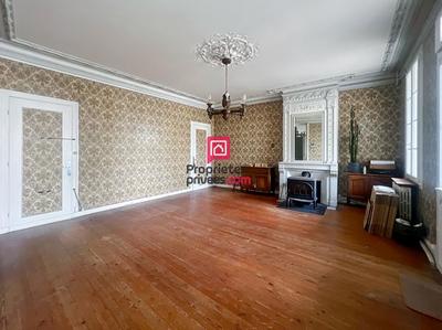 Maison - 266 m² - 8 pièces