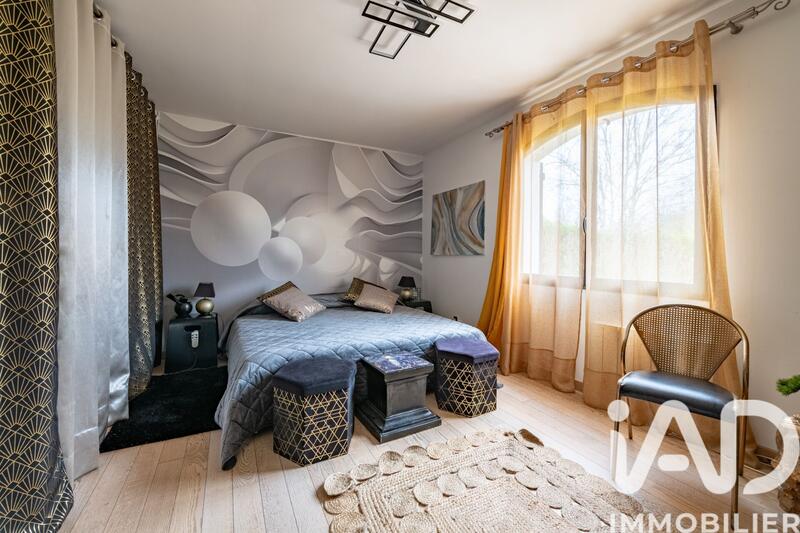 Maison - 210 m² - 9 pièces