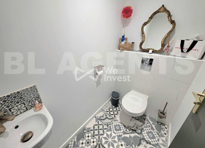 Maison - 280 m² - 8 pièces