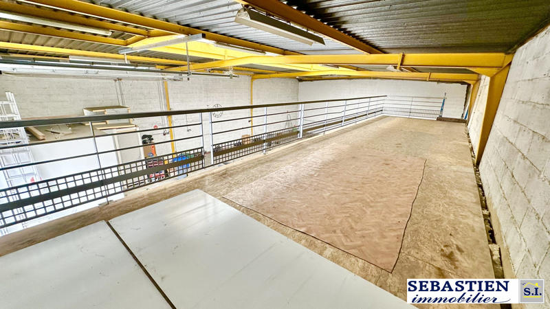 Local d'activités - 254 m²