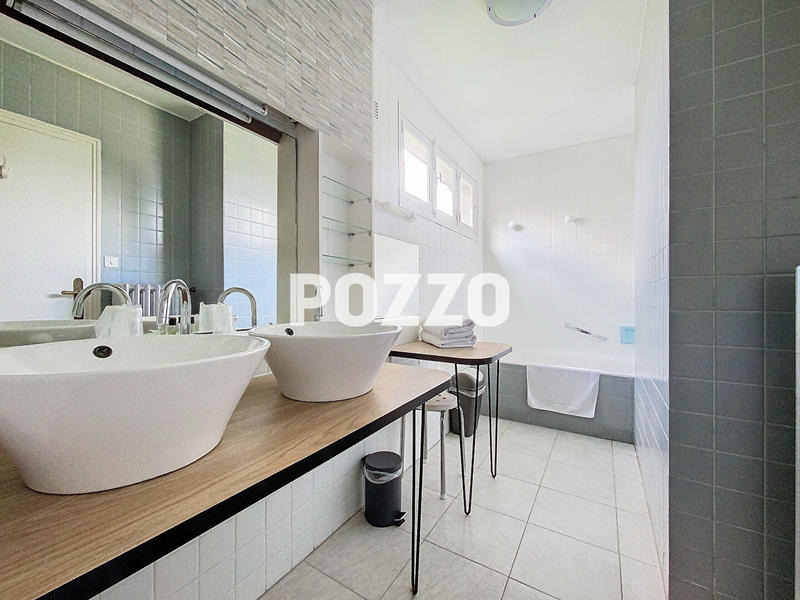 Maison - 400 m² - 13 pièces