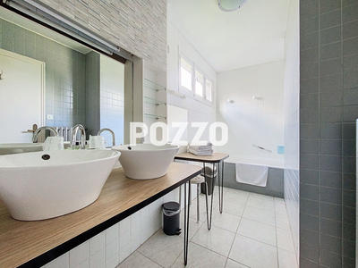 Maison - 400 m² - 13 pièces