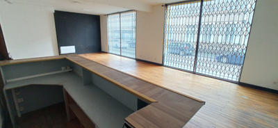 Local commercial - 158 m² - 1 pièce