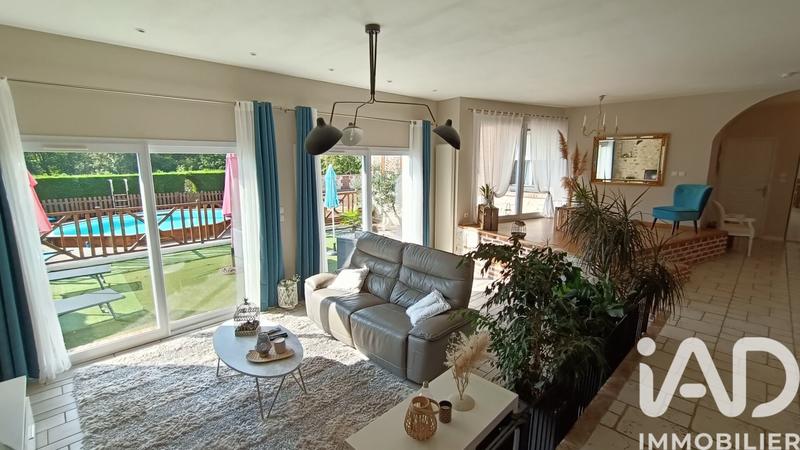 Maison - 397 m² - 16 pièces