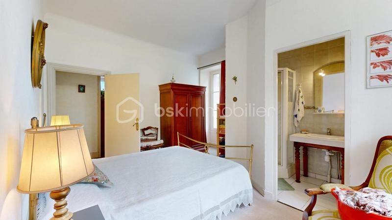 Maison - 241 m² - 8 pièces