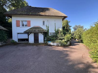 Maison - 137 m² - 7 pièces