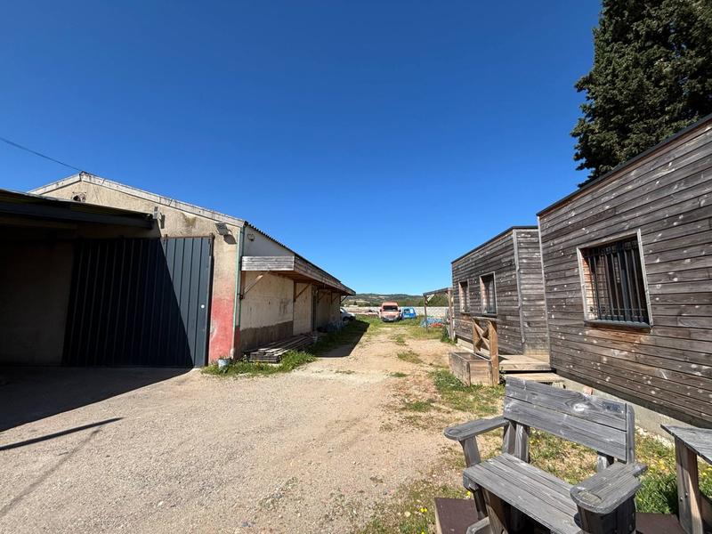 Local d'activités - 237 m² - 4 pièces