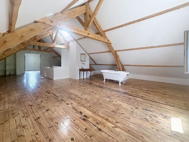 Maison - 221 m² - 6 pièces