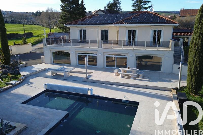 Maison - 260 m² - 8 pièces