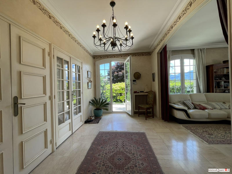 Villa - 249 m² - 9 pièces