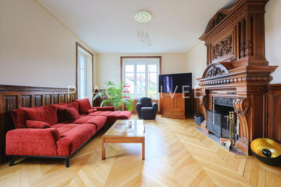 Maison - 435 m² - 16 pièces