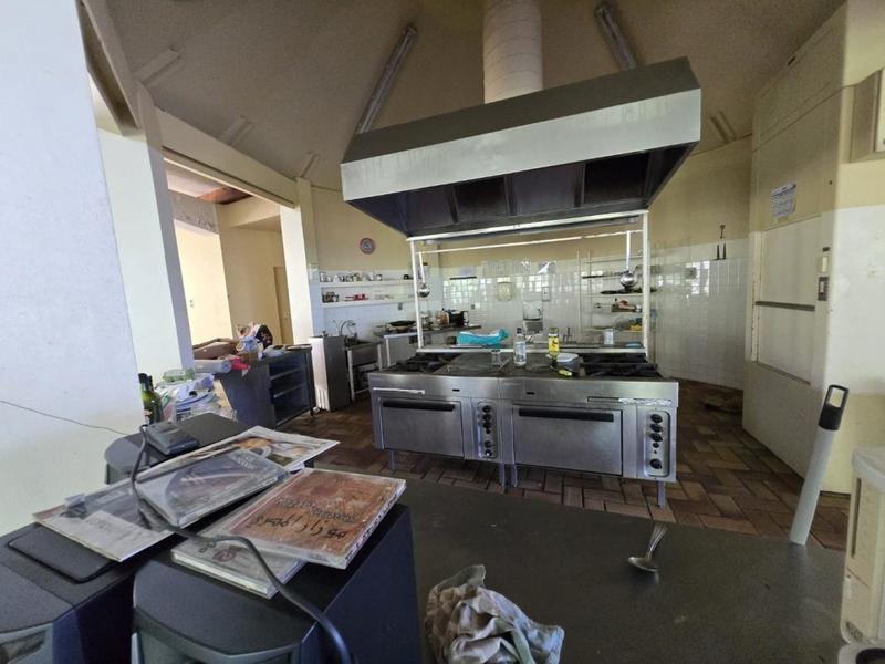 Propriété - 3 700 m² - 70 pièces