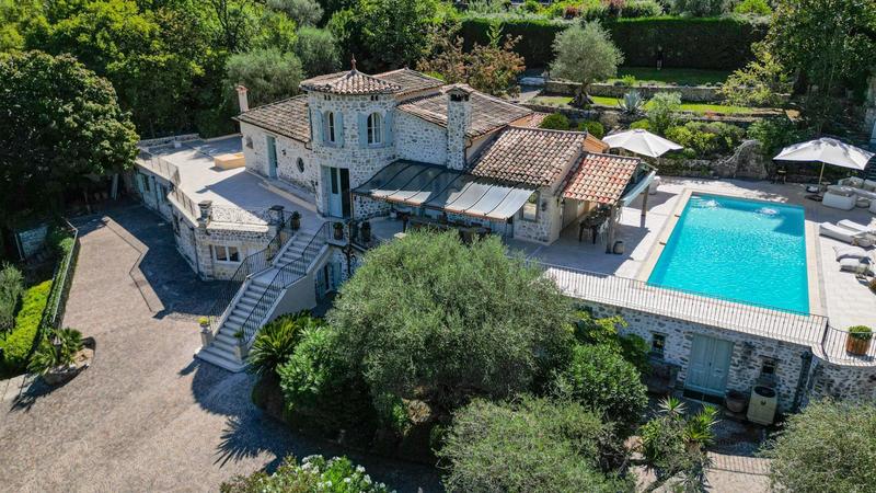 Maison - 451 m² - 15 pièces