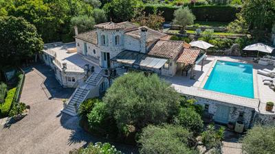 Maison - 451 m² - 15 pièces