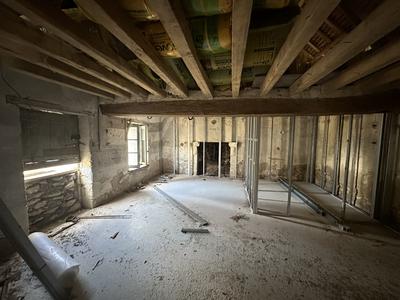 Corps de ferme - 220 m² - 1 pièce