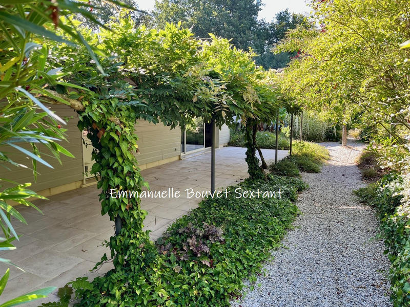 Maison - 233 m² - 9 pièces