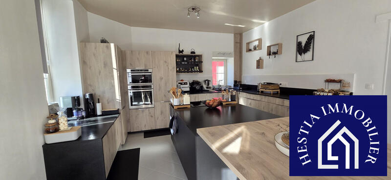 Maison - 206 m² - 6 pièces