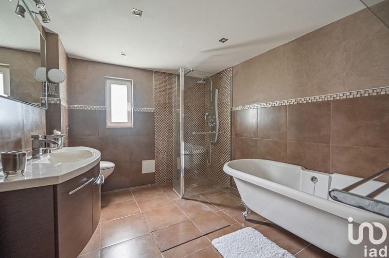 Maison - 421 m² - 5 pièces