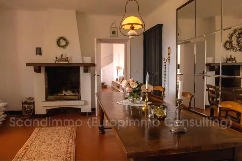 Maison - 250 m² - 9 pièces